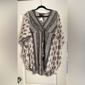 Womens flowey top -size M BNWT